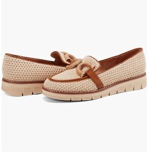 NWT Easy Spirit Womens Vanda Flat Women's Tan and Cream Loafers